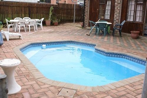 Хостел Jeffreys Bay Backpackers Екстер'єр фото