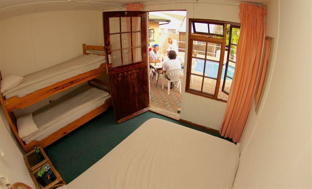 Хостел Jeffreys Bay Backpackers Екстер'єр фото
